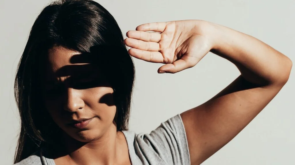Importance of treating a scratched eye promptly 4